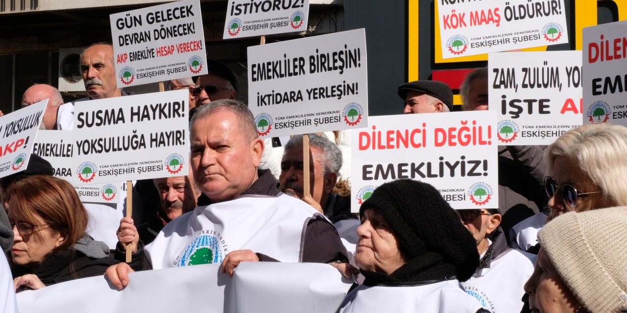 “Sadaka dağıtır gibi artışlarla emeklileri kandıramazsınız”