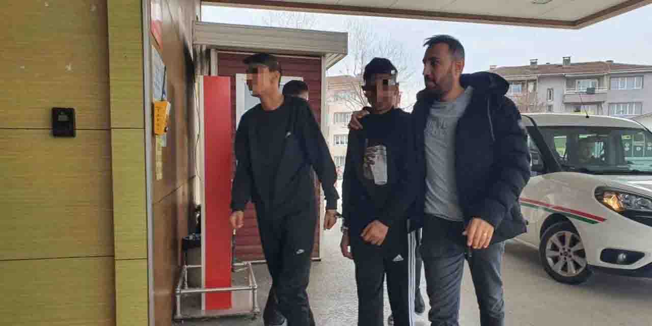 Çaldıkları eşyalarla yakalandılar