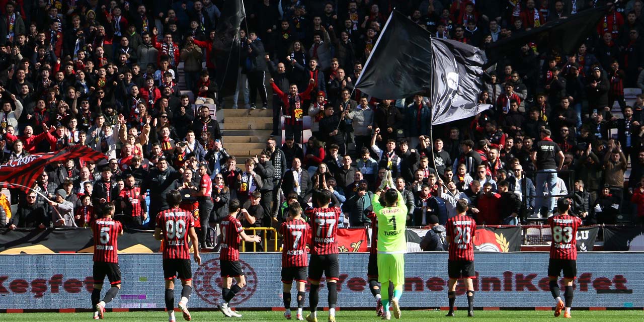 Süper Lig takımları Es-Es taraftarı karşısında geride kaldı