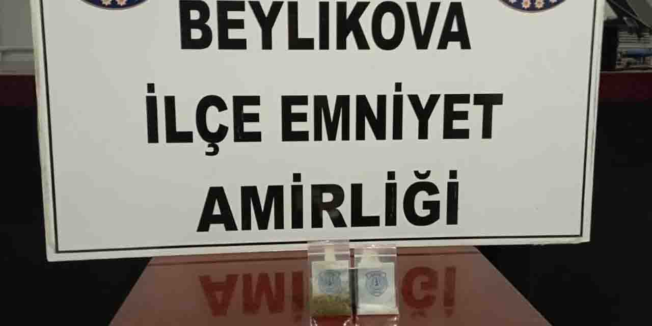 Beylikova İlçesi'nde 2 şüphelinin üstünde uyuşturucu bulundu