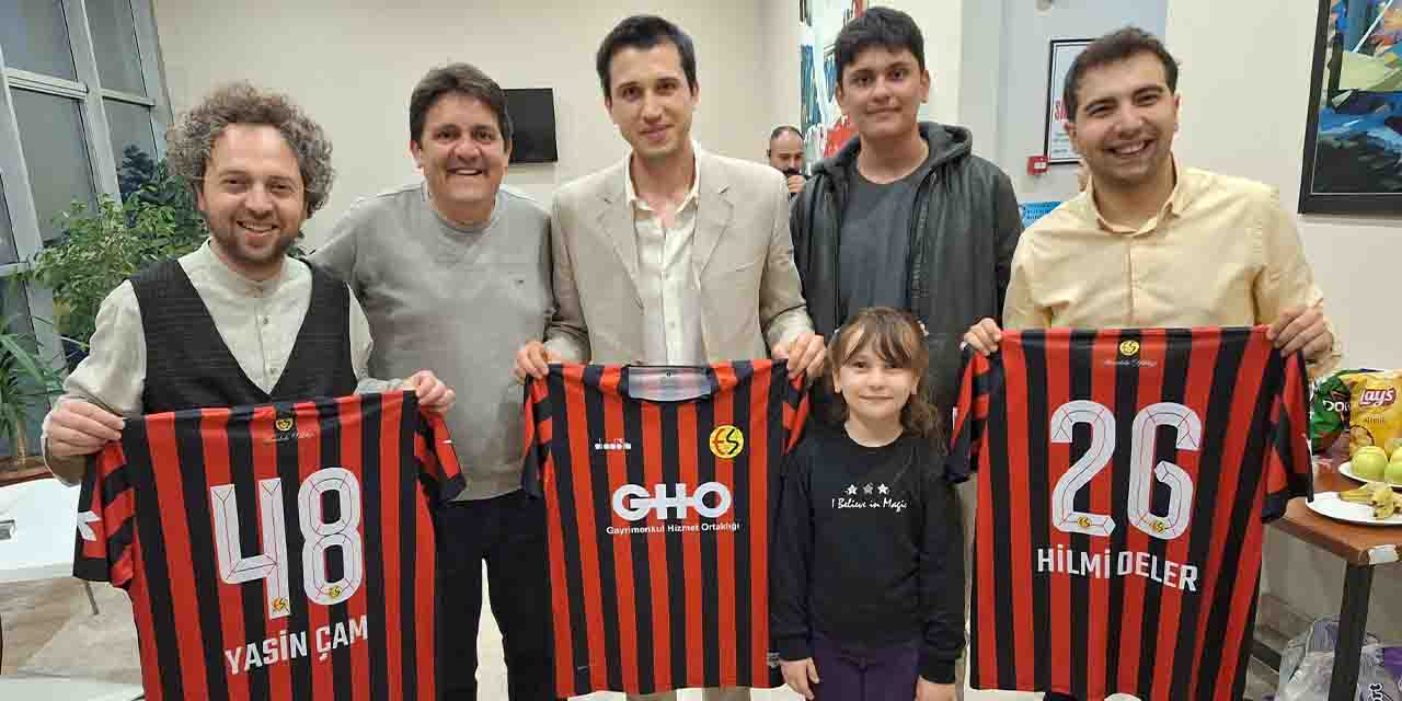 Çok Güzel Hareketler ekibi Es-Es çekti