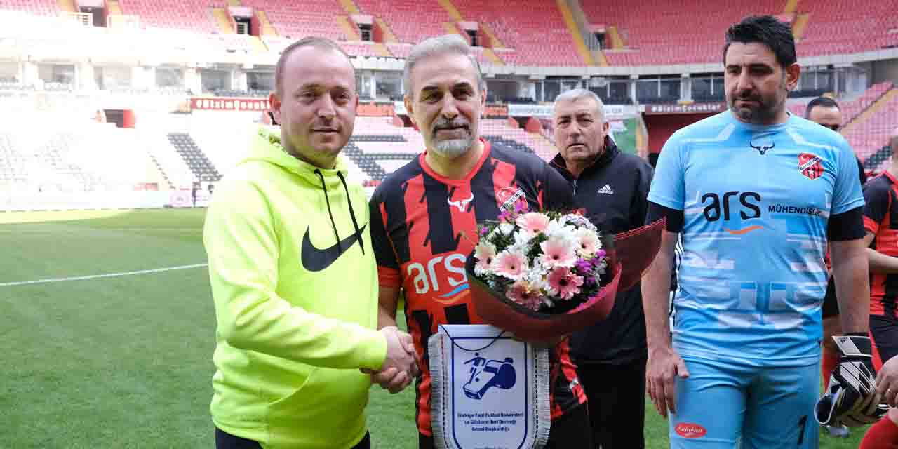 Eskişehir'in veteranları Yeni Atatürk Stadyumu'nda buluştu