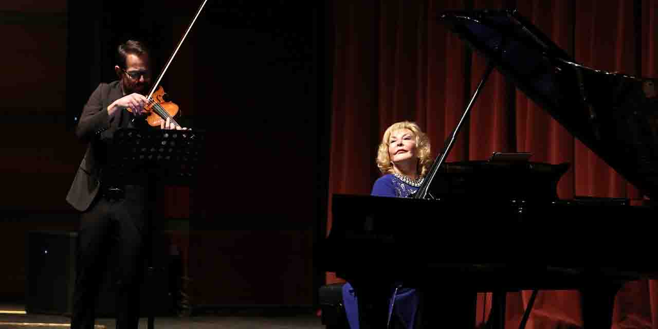 Anne ve oğlundan Eskişehir'de muhteşem performans