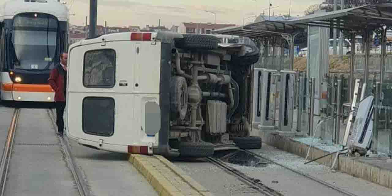 Eskişehir'de tramvay yolunda kaza