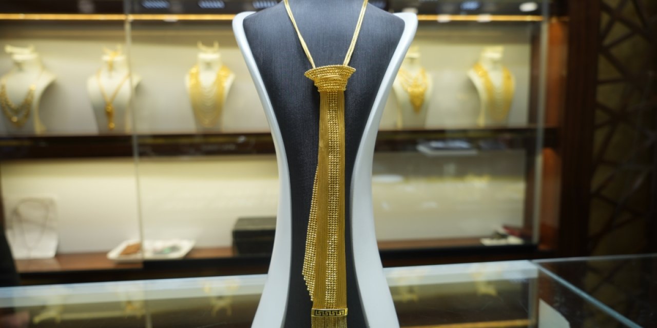 Kuyumcularda yeni trend altın kravat: Fiyatı dudak uçuklatıyor