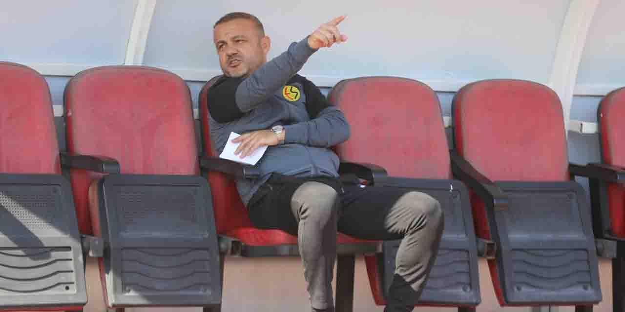 Eskişehirspor'da Levent Kartop topun ağzında