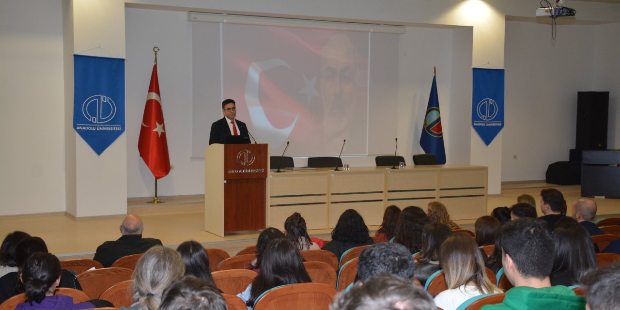 “Mehmet Akif Üzerine Düşünmek” konferansı gerçekleşti