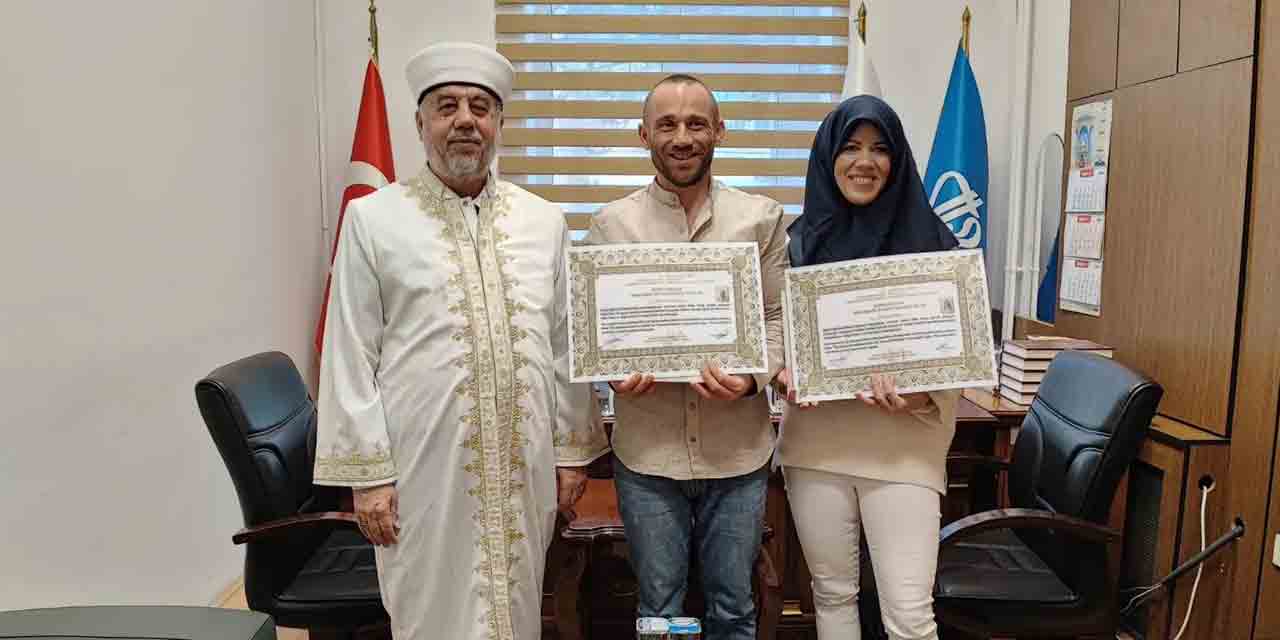 Alman arkadaşlar Eskişehir'de Müslüman oldular