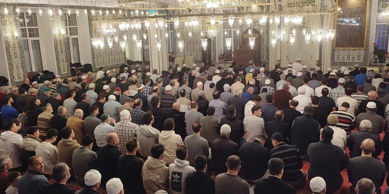 Enderun usulü teravih namazına yoğun ilgi