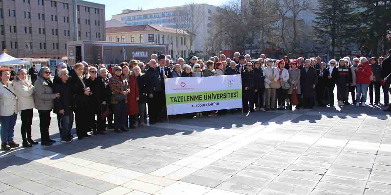 Tazelenme öğrencileri Atatürk Anıtı’na çelenk sundu