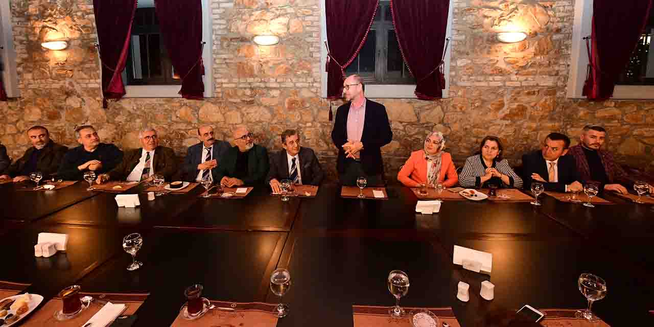 Anadolu Üniversitesi yöneticileri iftarda bir araya geldi