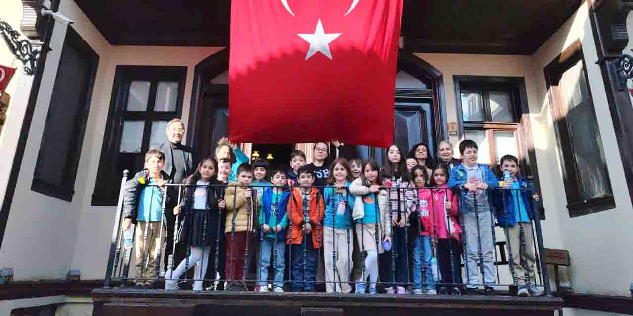 Eskişehirli minikler Çanakkale Zaferi'ni öğrendi