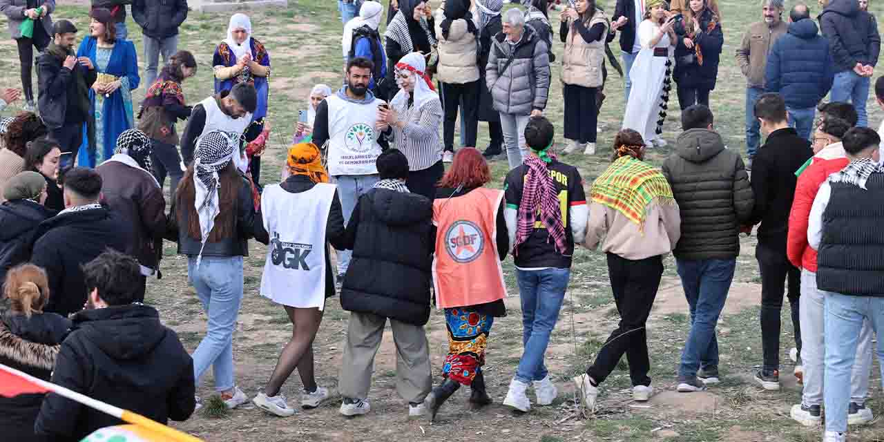 Eskişehir’de vatandaşlar nevruzu kutladı