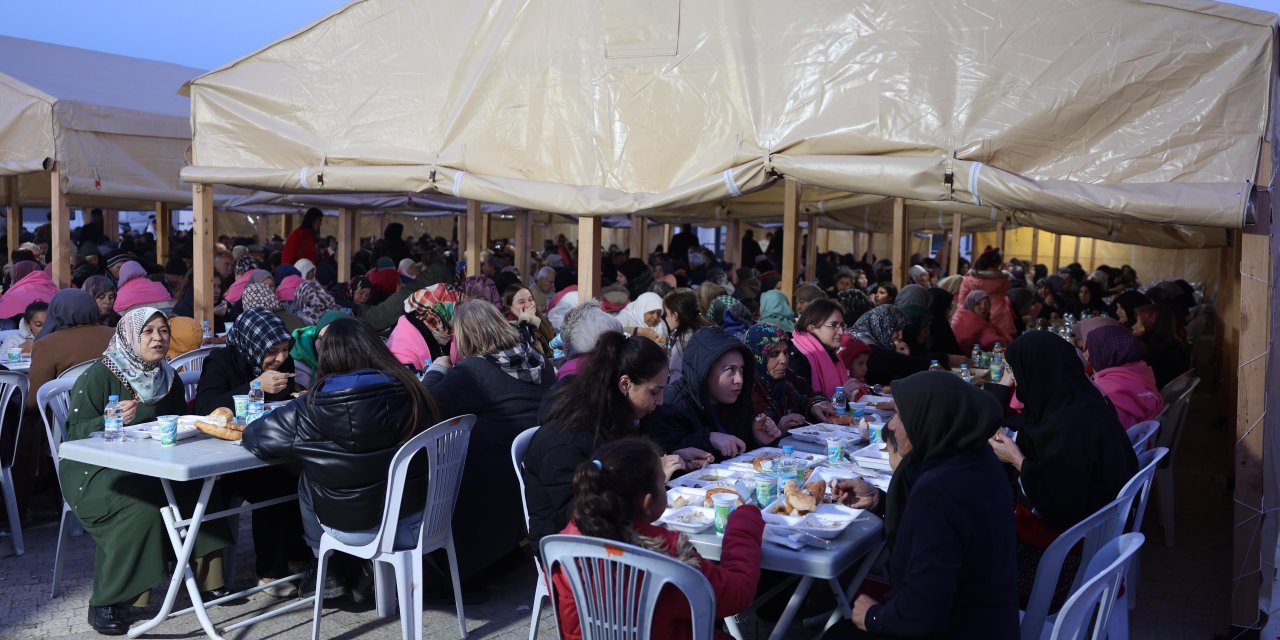 Alpu sakinleri iftarda bir araya geldi
