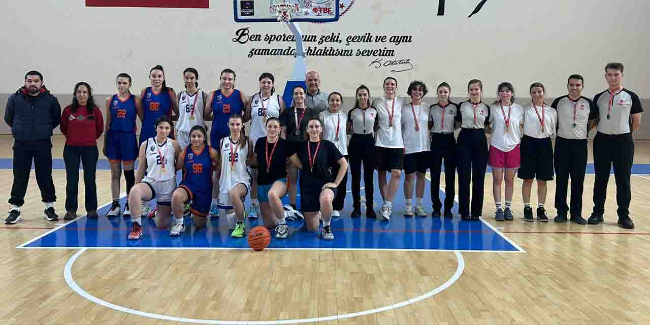 Eskişehir'deki turnuvada ödüller dağıtıldı