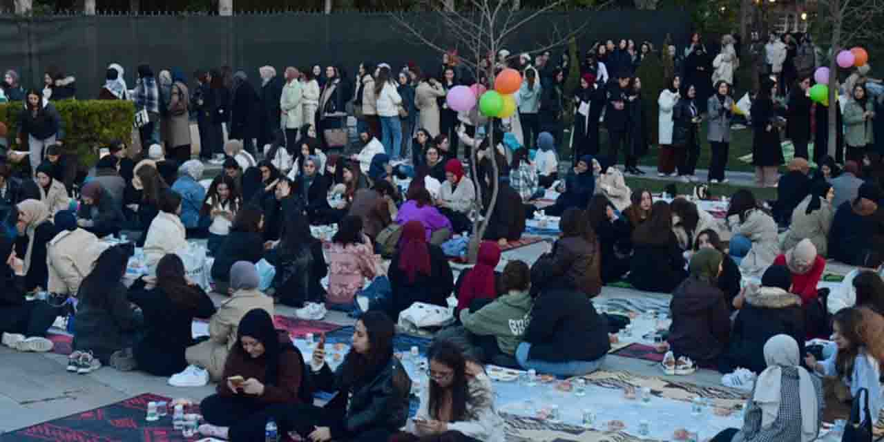 İHH Anadolu öğrencileri için iftar programı düzenledi