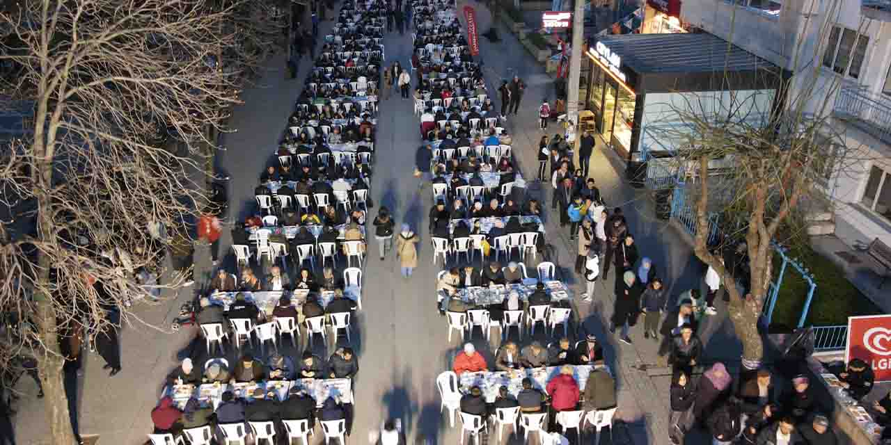 Gökmeydan'da 5 bin kişilik iftar programı düzenlendi