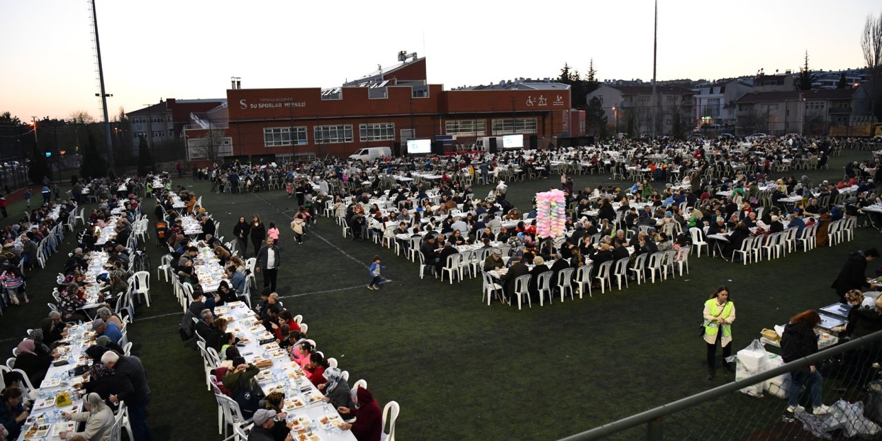 Eskişehirliler iftarda bir araya gelmeye devam ediyor