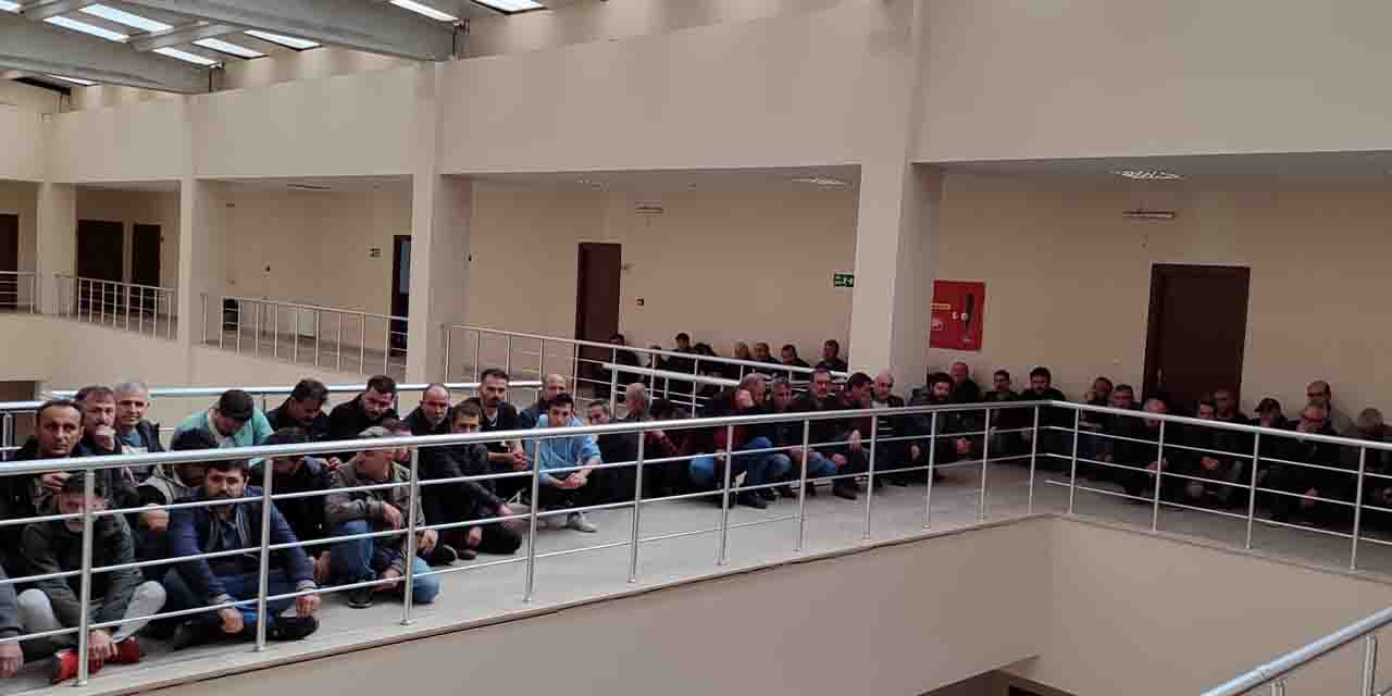 Birleşik Metal İş Sendikası üyelerinden oturma eylemi!
