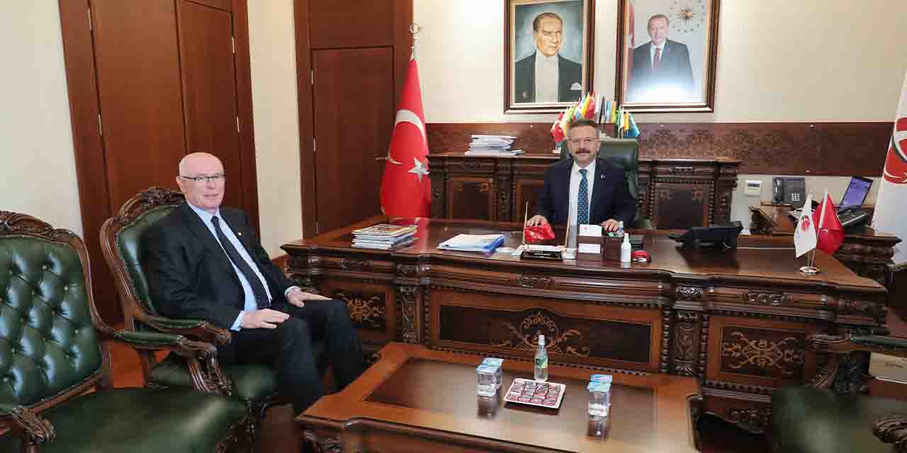 Başkan Kurt ilk resmi ziyaretini Vali Aksoy'a yaptı