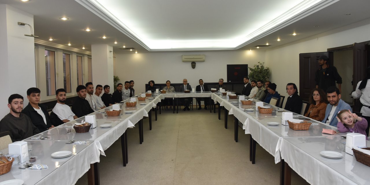 ESOGÜ yönetimi Filistinli öğrencilerle iftar yaptı