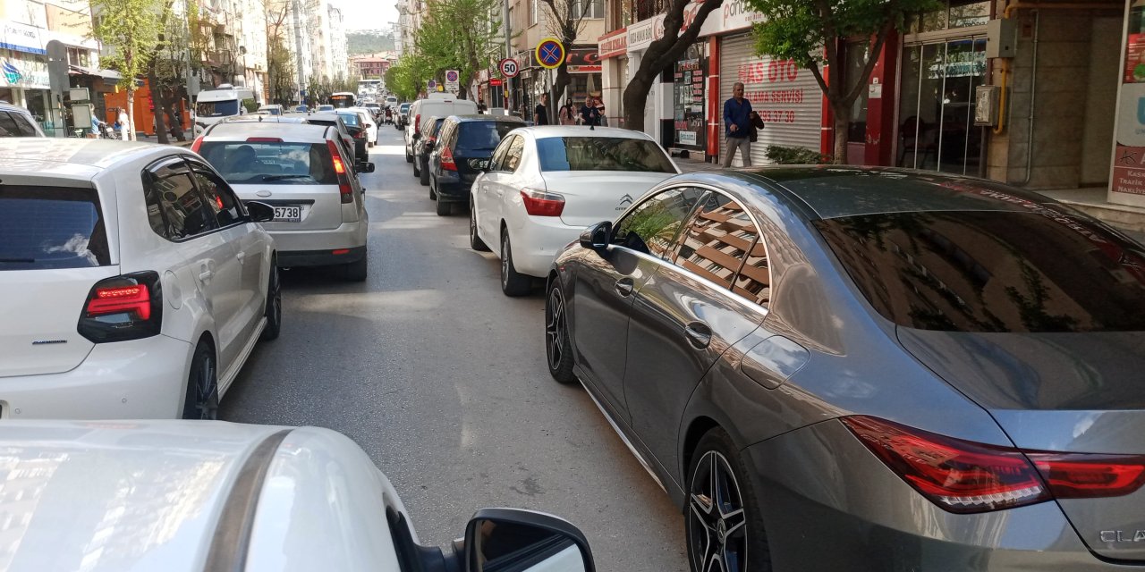 Eskişehir'de bayram trafiği sürücülere zor anlar yaşattı!