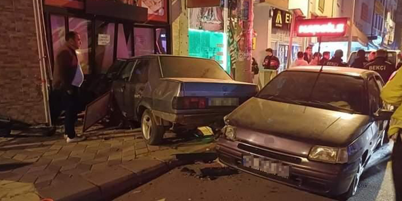 Eskişehir'de otomobil dükkana daldı: 1 yaralı...
