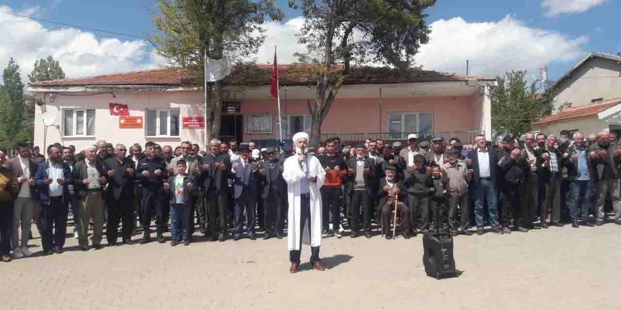 Eskişehir'de vatandaşlar yağmur dualarına devam ediyor