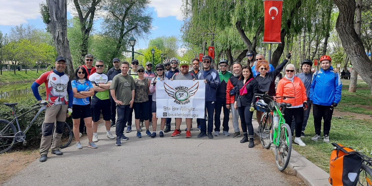 Eskişehir'de bisiklet tutkunlarından 30 kilometrelik tur