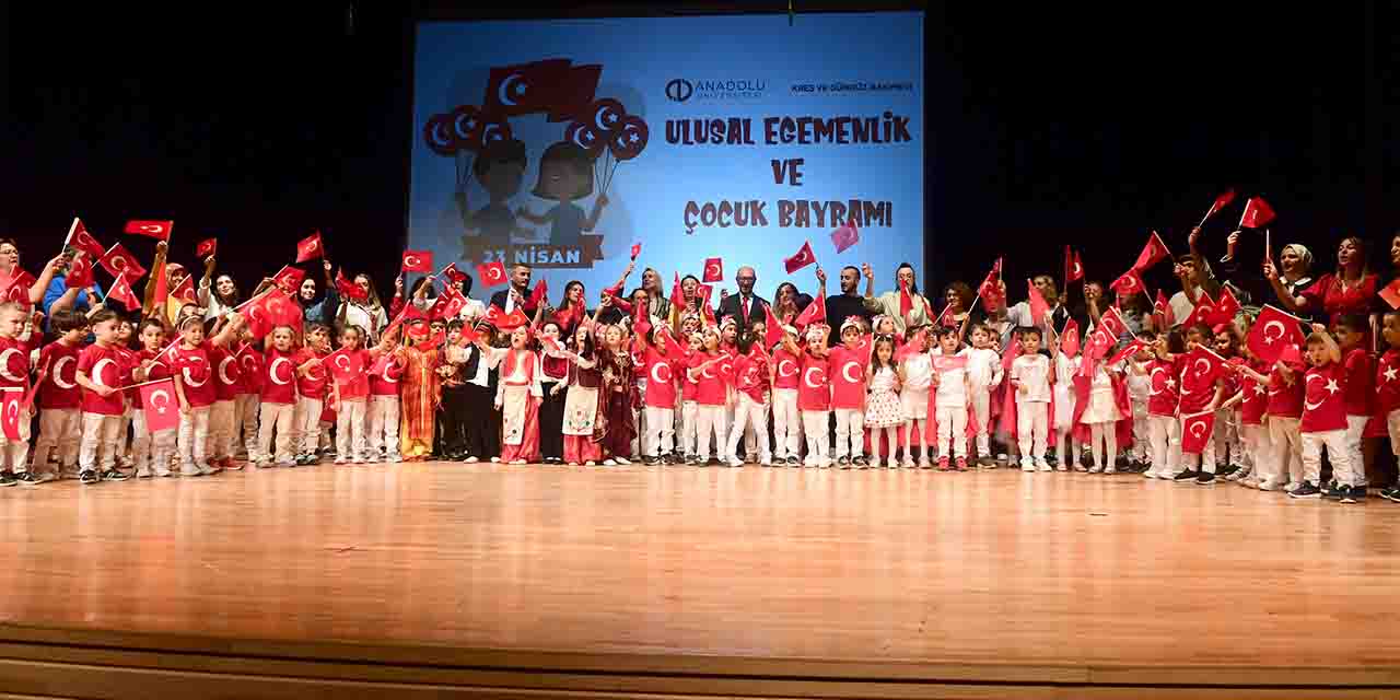 Anadolu'da minik öğrencilerden 23 Nisan kutlaması