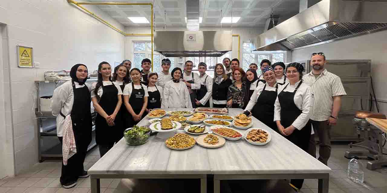 Eskişehir'de yabancı öğrenciler Türk mutfağını öğrendi