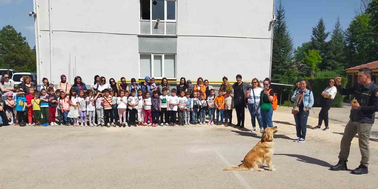 Eskişehir'de çocuklardan Emniyet Müdürlüğü’ne ziyaret