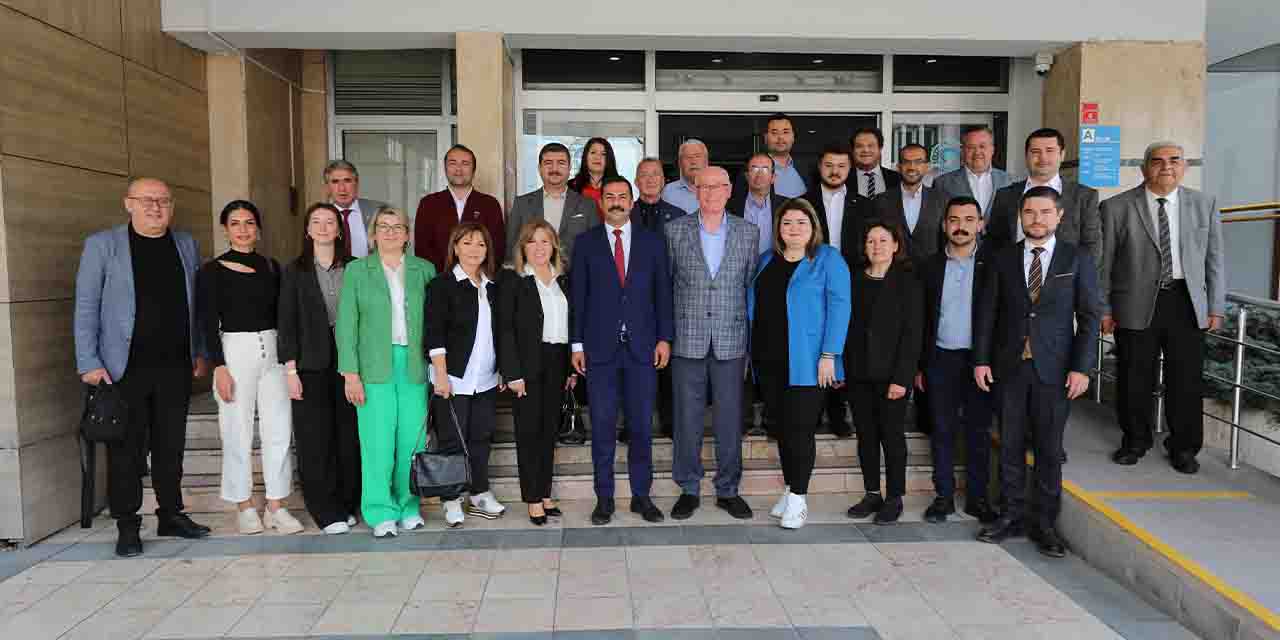 Başkan Kurt'a CHP Eskişehir İl Yönetiminden ziyaret