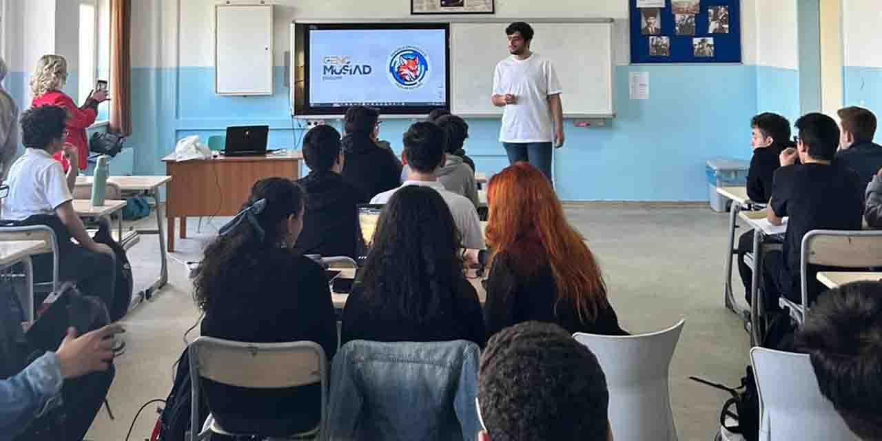 Eskişehir Anadolu Lisesi'nde 'Yazılım Eğitimi' verildi