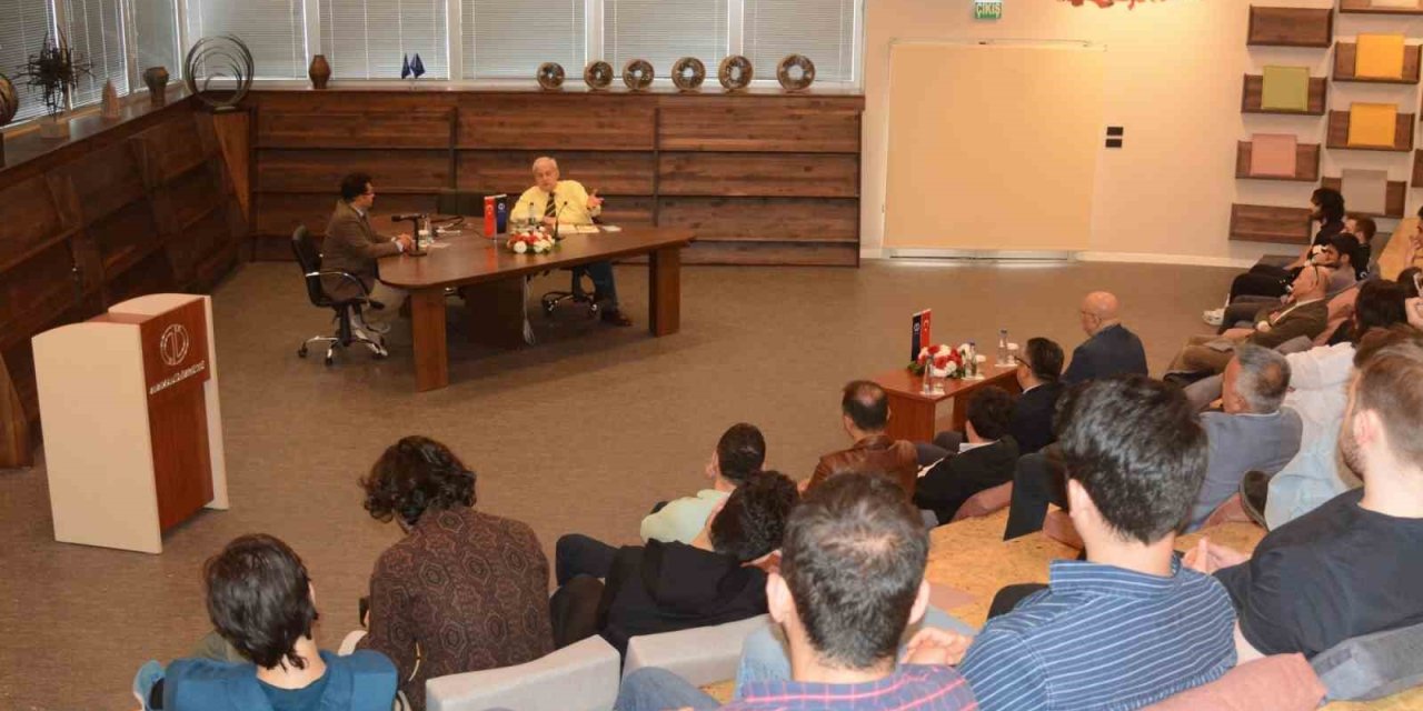 Anadolu Üniversitesi’nde "Tarih ve İdeoloji" söyleşisi yapıldı