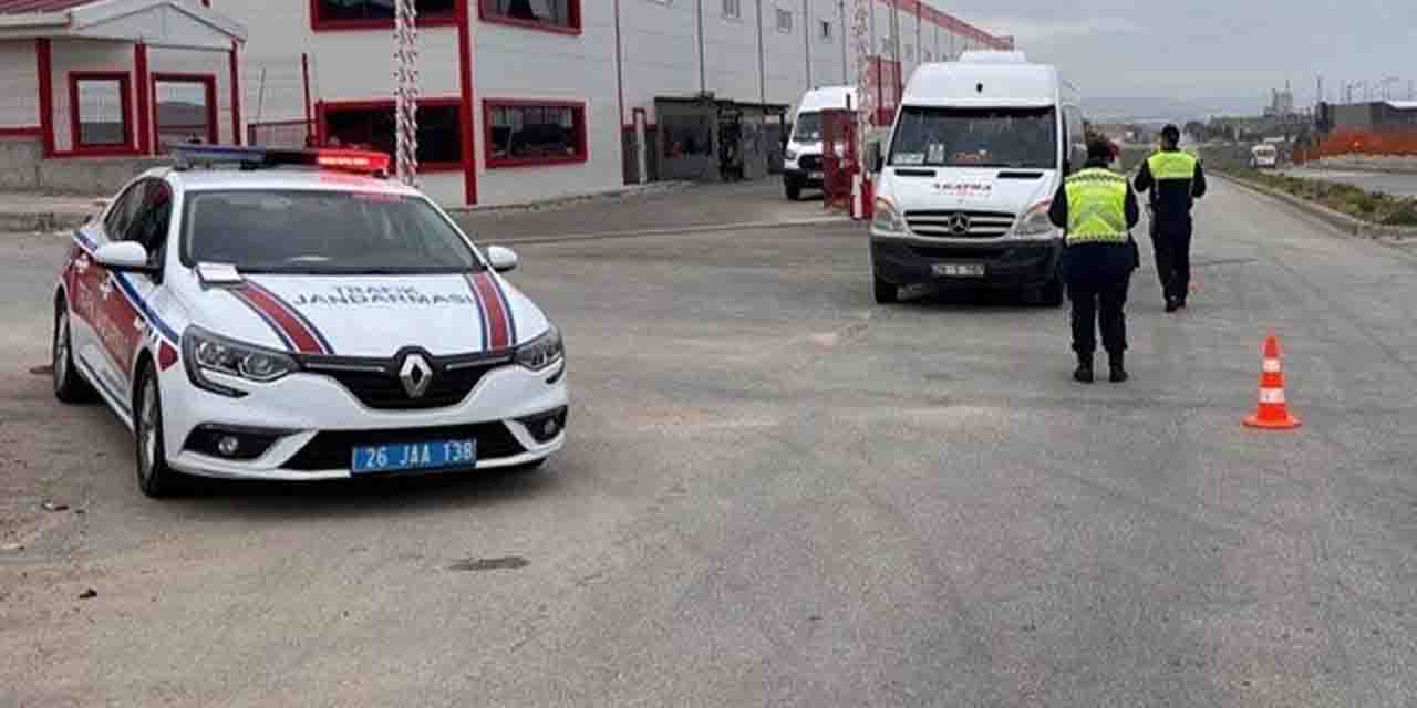 Eskişehir’de jandarma ekipleri hatalı sürücülere ceza yağdırdı