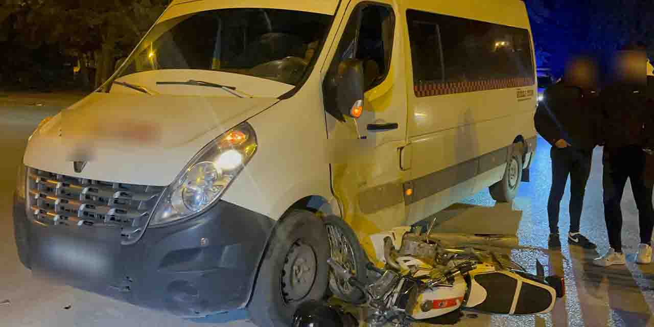 Eskişehir’de motosiklet minibüse girdi: 2 yaralı