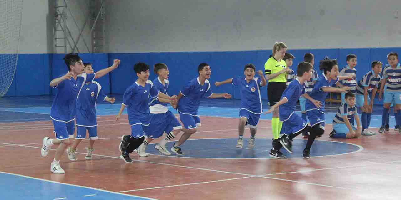 Küçük Erkekler Futsal'da çeyrek finalistler belirlendi