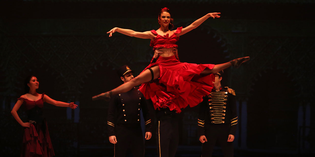 "Carmen" adlı bale gösterisine büyük ilgi
