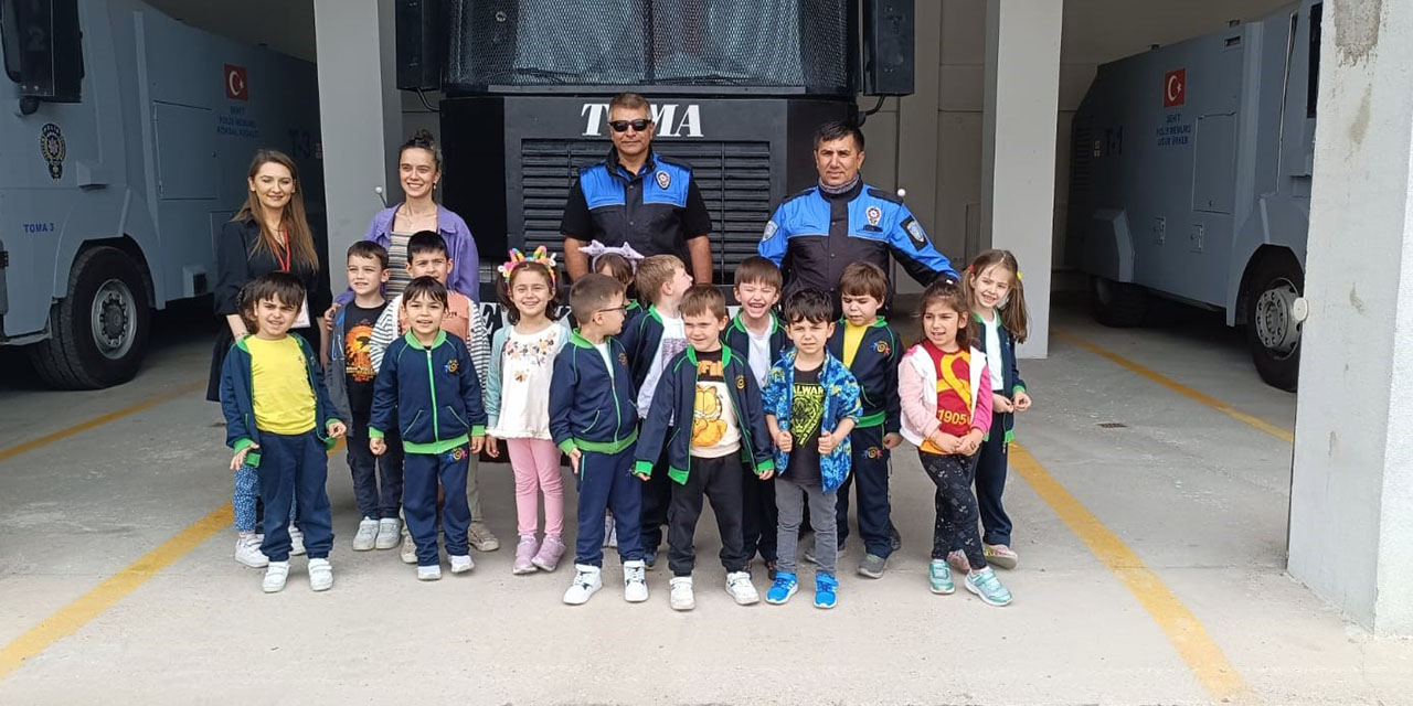 Eskişehir'de polis ekipleri öğrencilerle buluştu