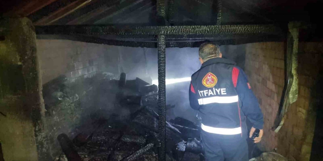 Kütahya'da köy evinde çıkan yangın yürekleri ağza getirdi