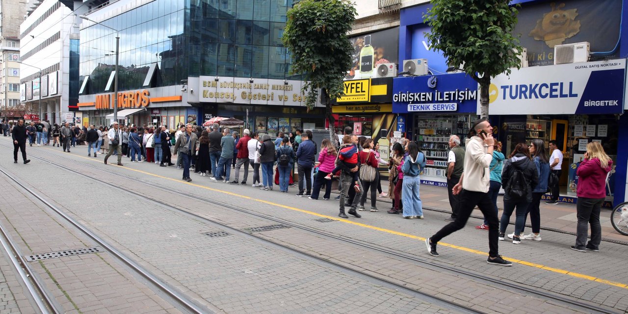 Eskişehirli sanatseverlerden opera ve bale kuyruğu