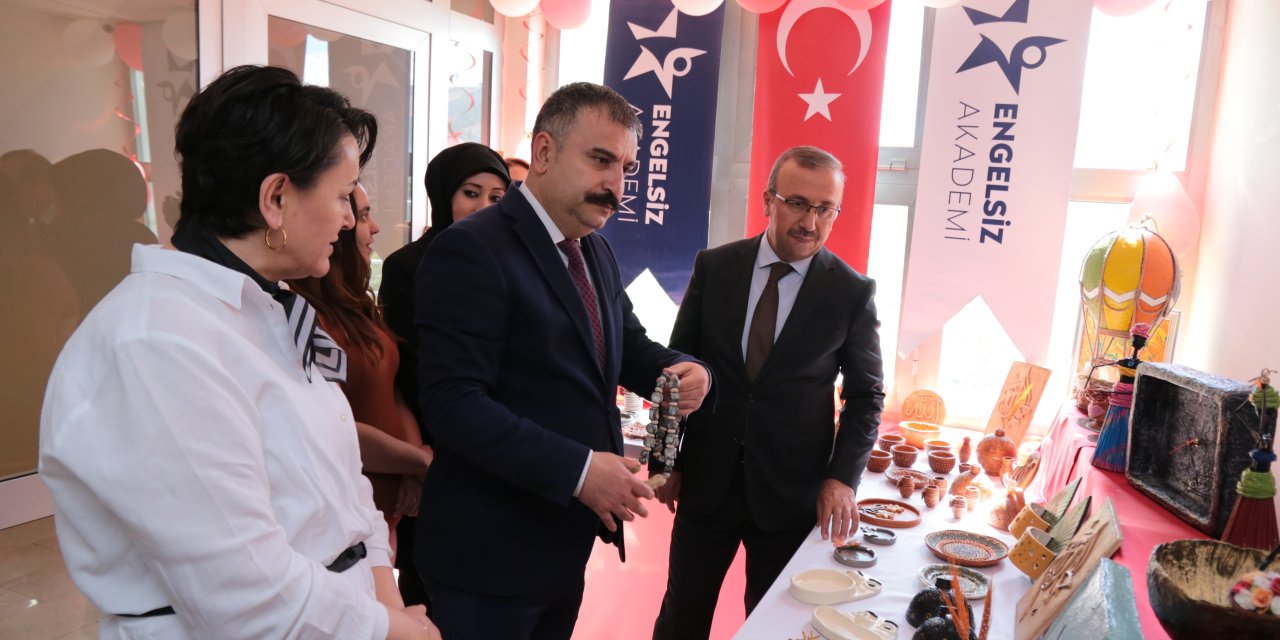 Eskişehir'de engelliler tarafından hazırlanan sergi açıldı