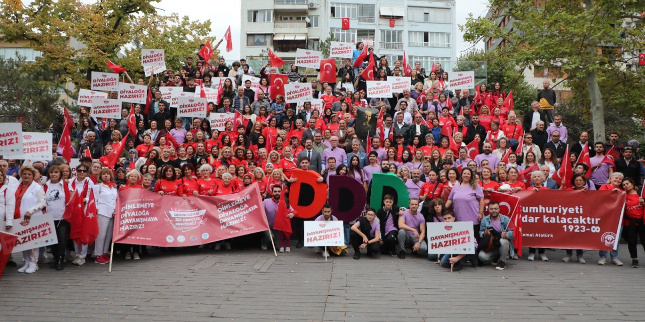 Odunpazarı 3D Festivali kortej yürüyüşü ile başladı