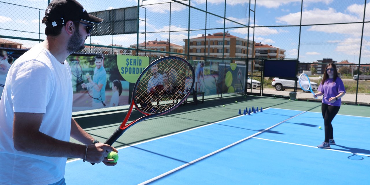Eskişehir’de 'Açık Tenis Kortlarında' eğitimler başladı