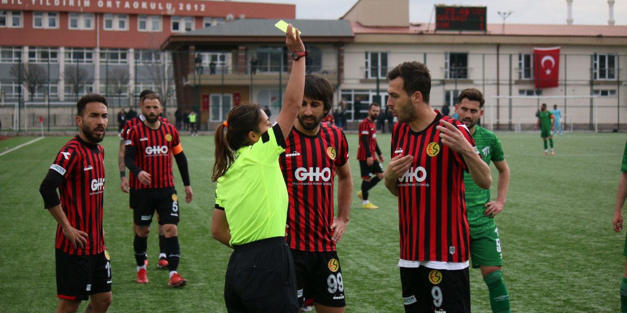 Eskişehirspor 1 kırmızı 67 sarı kart gördü