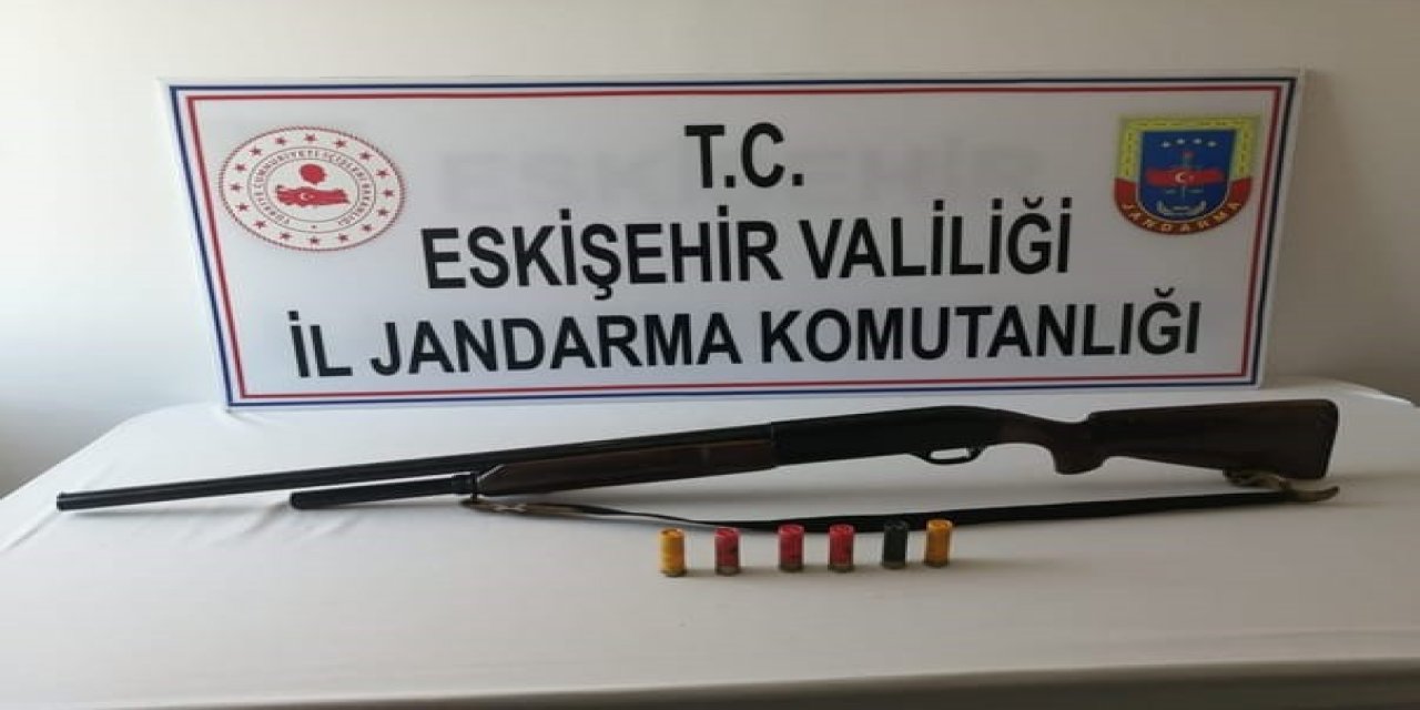 Eskişehir’de ruhsatsız tabanca ve av tüfeği ele geçirildi!