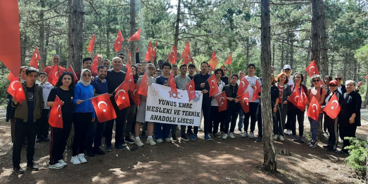 Eskişehir'de liseliler gençlik yürüyüşünde