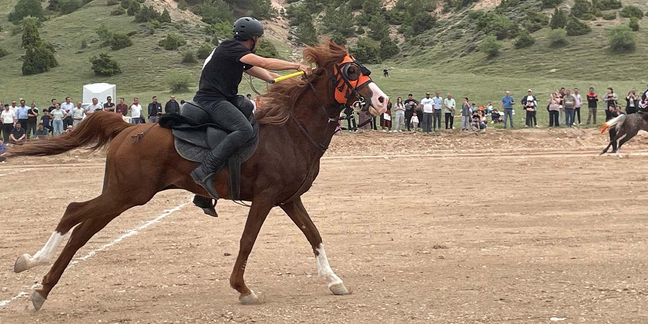 Eskişehir'de at üstünde 19 Mayıs coşkusu