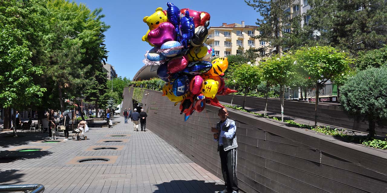 Eskişehir'de balon satıcısı başına gelen üzücü olayı anlattı